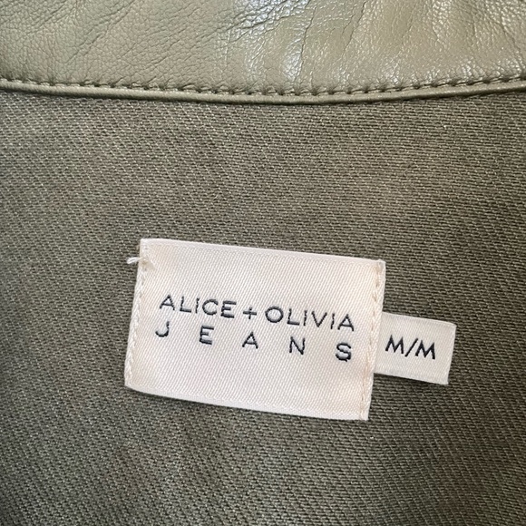 Alice + Olivia Jeans Olive Renee
Vegan Leather & Denim Jacket Size Medium - Picture 3 of 9